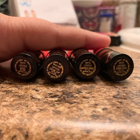 MAC NUTCRACKER MINI LIPSTICK SET - Picture 2 of 4